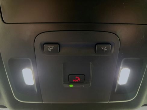 Used 2025 Toyota Camry SE w/ Convenience Package image 21