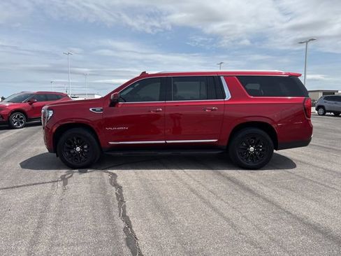 Used 2022 GMC Yukon XL SLT w/ SLT Luxury Package AWD/4WD image 8