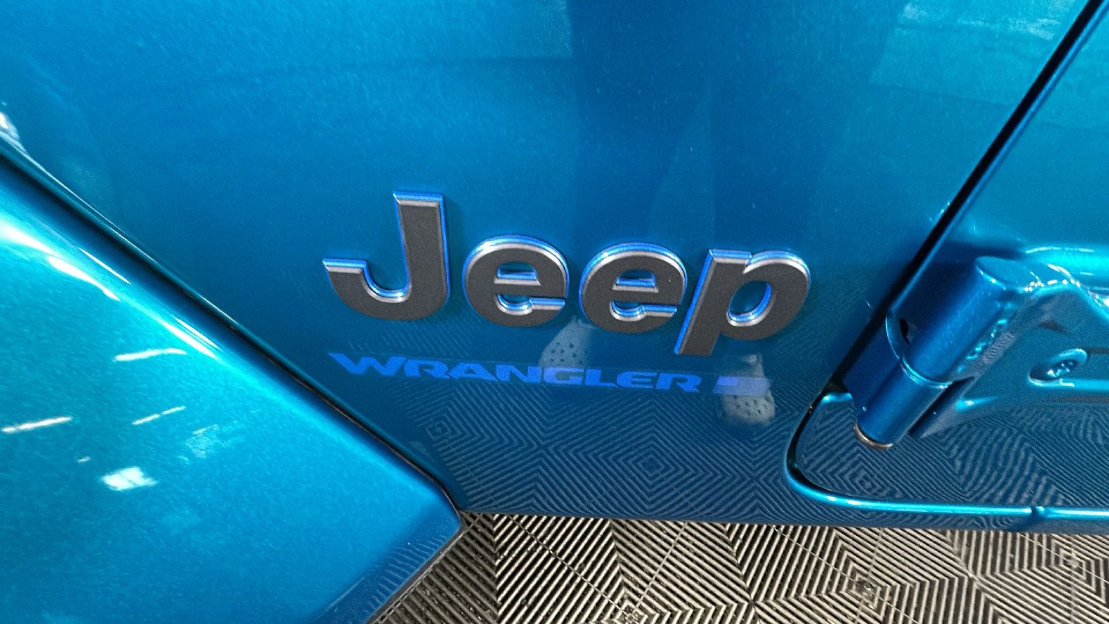 Used 2024 Jeep Wrangler Unlimited w/ Convenience Group AWD/4WD image 11