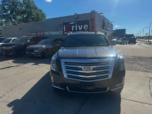 Used 2016 Cadillac Escalade ESV Platinum AWD/4WD image 2