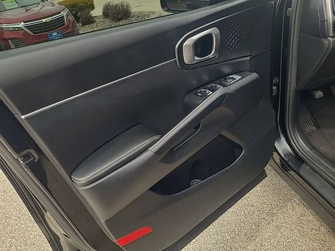 Certified 2022 Kia Sorento S w/ Panoramic Sunroof Package FWD image 12
