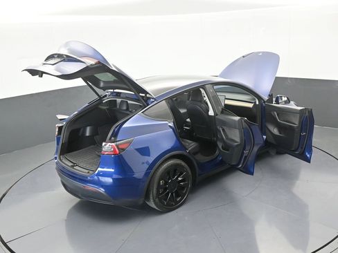Used 2021 Tesla Model Y Long Range image 70