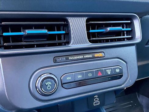 Certified 2025 Ford Maverick XLT w/ XLT Luxury Package FWD image 30