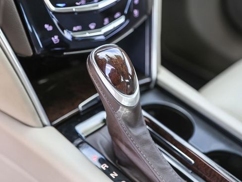 Used 2013 Cadillac XTS Luxury image 19