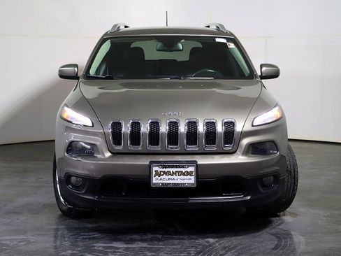 Used 2018 Jeep Cherokee Latitude Plus w/ Cold Weather Group image 9