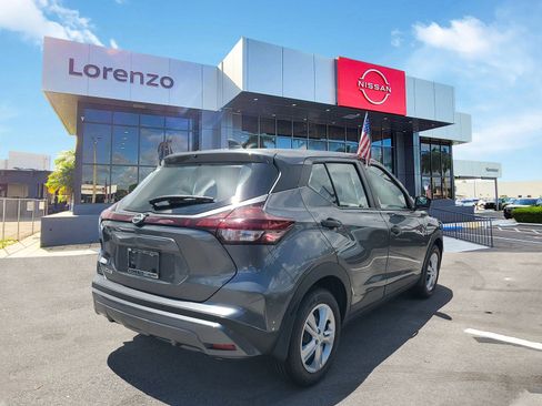 New 2025 Nissan Kicks Play S image 4