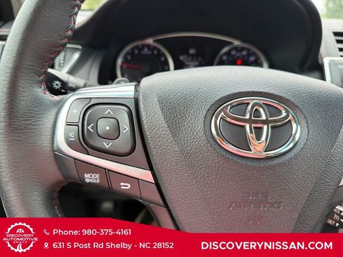Used 2017 Toyota Camry SE w/ Moonroof Package FWD image 20