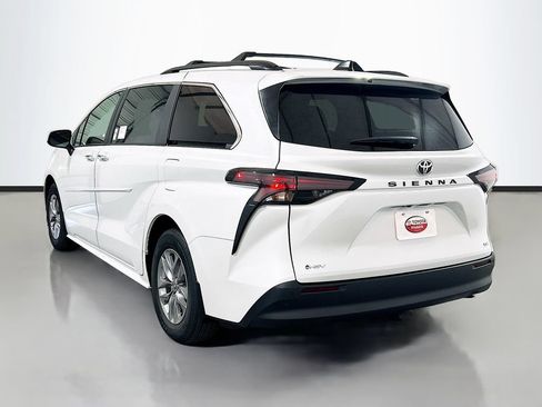 New 2026 Toyota Sienna XLE FWD image 6