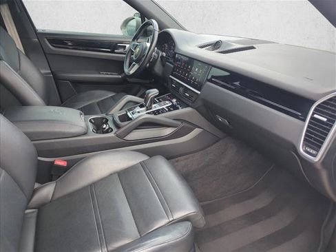 Used 2022 Porsche Cayenne Platinum Edition AWD/4WD image 21