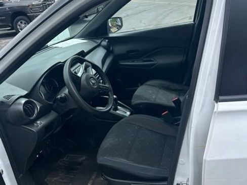 Used 2018 Nissan Kicks S FWD image 13