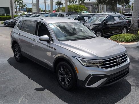 Certified 2023 Volkswagen Tiguan SE image 2