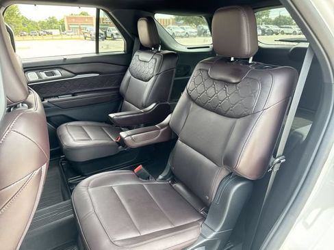 Certified 2025 Ford Explorer Platinum AWD/4WD image 23