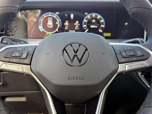 New 2026 Volkswagen Tiguan SE R-Line image 11