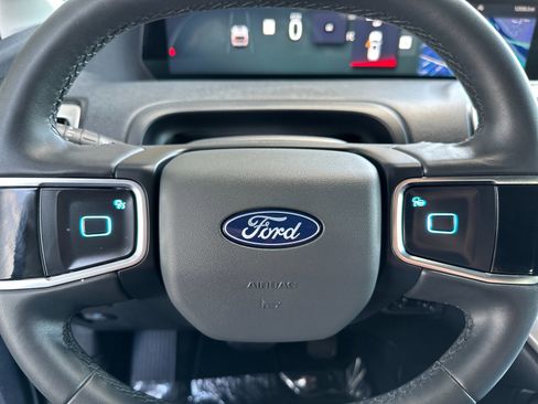 Certified 2025 Ford Expedition Active image 25