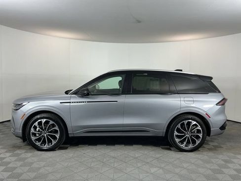 Used 2025 Lincoln Nautilus Reserve AWD/4WD image 8