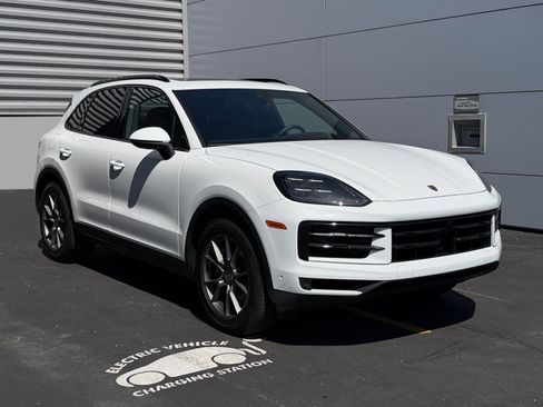 Certified 2025 Porsche Cayenne AWD/4WD image 7
