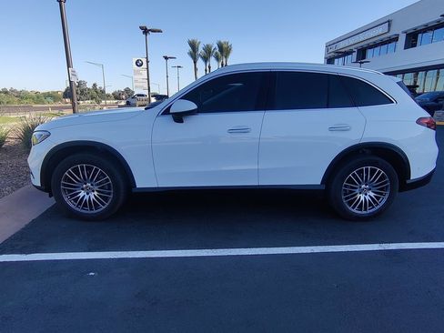 Used 2025 Mercedes-Benz GLC 300 4MATIC image 4