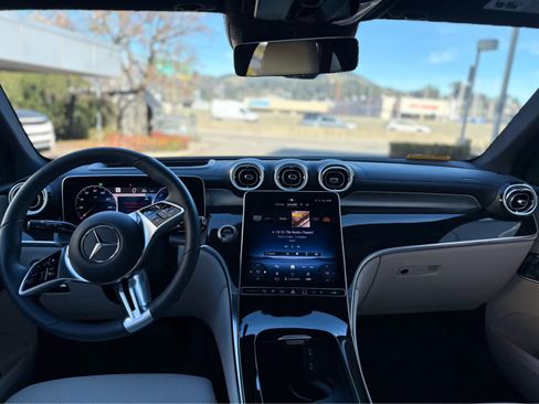 Used 2025 Mercedes-Benz GLC 350e 4MATIC image 6