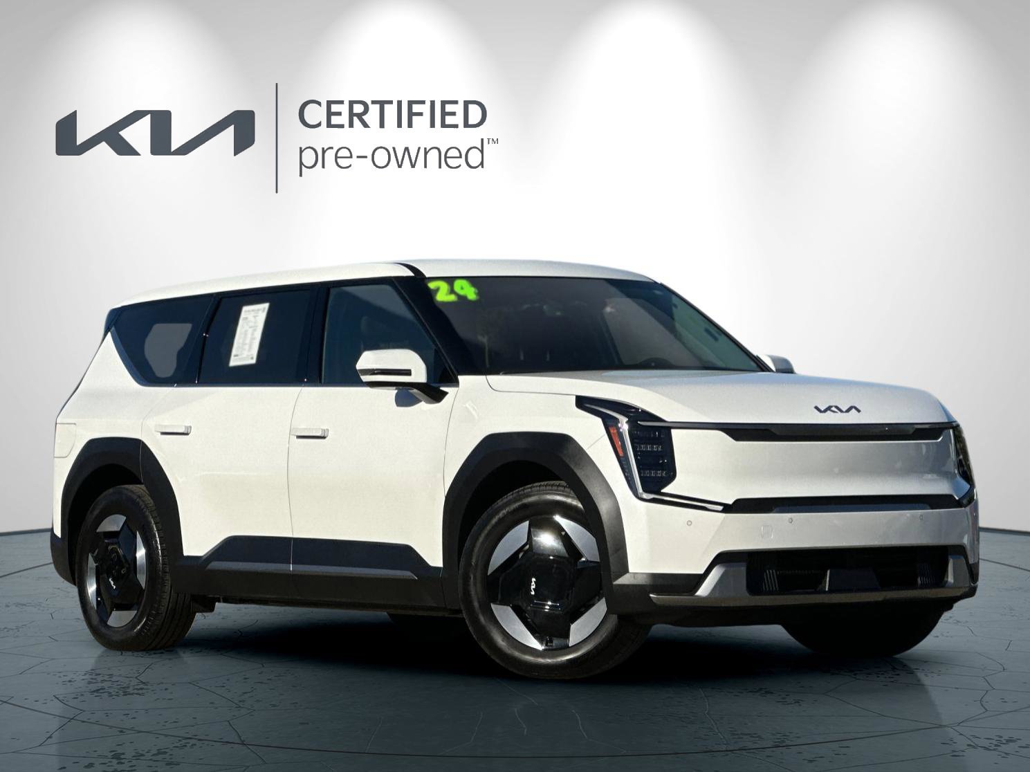 Certified 2024 Kia EV9 Light Long Range RWD image 2