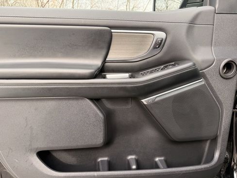 Used 2025 Ford Expedition Platinum image 28