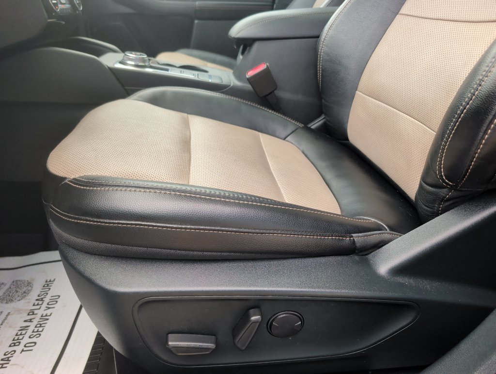 Used 2021 Ford Escape Titanium w/ Titanium Premium Package FWD image 9
