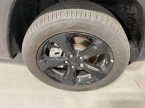 Used 2025 Jeep Grand Cherokee L Limited w/ Luxury Tech Group II image 14