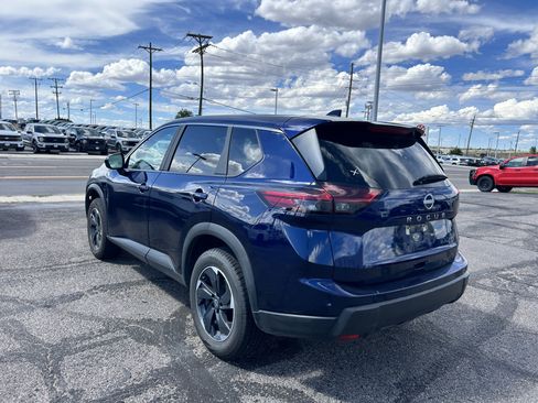 Used 2026 Nissan Rogue SV AWD/4WD image 3