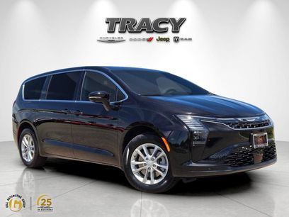 New 2027 Chrysler Pacifica Select w/ Family Tech Group
