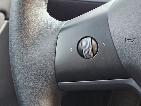 Used 2022 Tesla Model Y Performance image 25