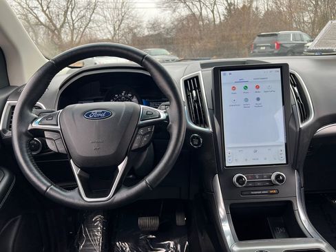 Used 2024 Ford Edge Titanium image 9