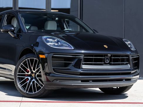 Certified 2024 Porsche Macan S AWD/4WD image 9