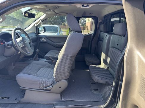 Used 2013 Nissan Frontier SV AWD/4WD image 12