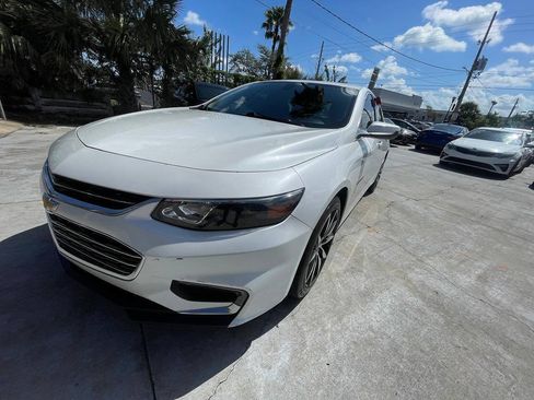 Used 2018 Chevrolet Malibu LT FWD image 2