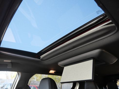Used 2025 Toyota Sienna Platinum AWD/4WD image 32