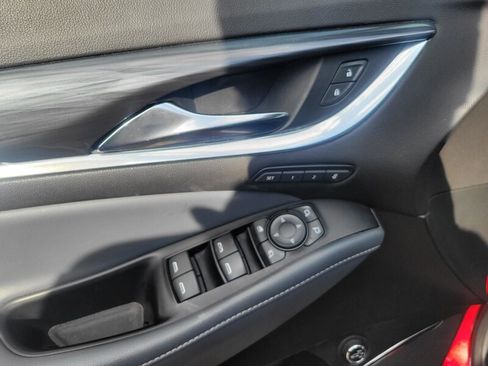 Used 2024 Buick Enclave Premium image 7