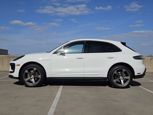 Used 2023 Porsche Macan Turbo image 2