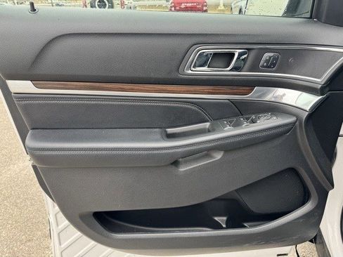 Used 2018 Ford Explorer Limited image 11