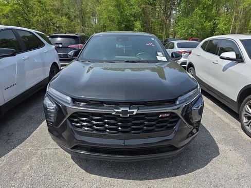 Used 2025 Chevrolet Trax RS w/ Sunroof Package FWD image 3