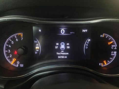 Used 2021 Jeep Grand Cherokee Laredo AWD/4WD image 23