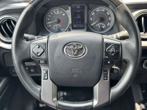 Used 2018 Toyota Tacoma TRD Sport AWD/4WD image 18