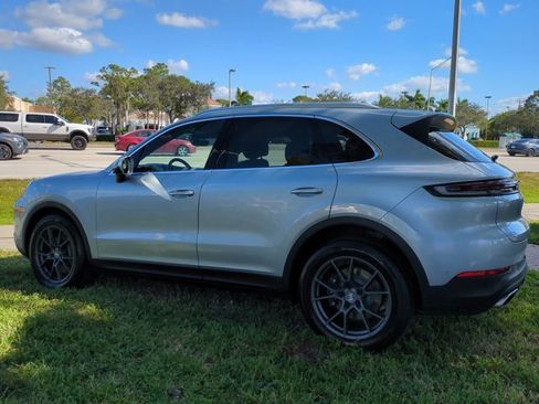 Used 2025 Porsche Cayenne image 5
