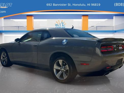 Used 2018 Dodge Challenger SXT RWD image 7