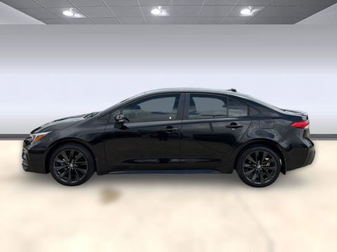 Used 2025 Toyota Corolla SE FWD image 2