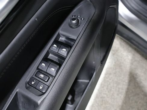 Used 2023 Jeep Compass Latitude AWD/4WD image 14