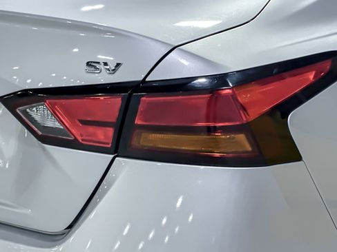 Used 2021 Nissan Altima 2.5 SV FWD image 12