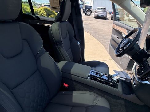 Used 2025 Volvo XC90 B6 Plus AWD/4WD image 35