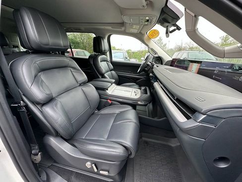 New 2025 Lincoln Navigator Reserve AWD/4WD image 23