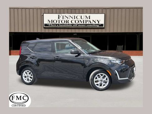 Used 2025 Kia Soul LX w/ LX Technology Package FWD image 1