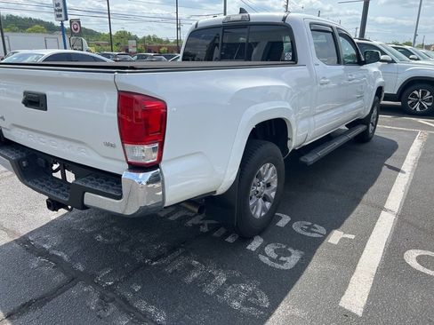Used 2017 Toyota Tacoma SR5 image 7