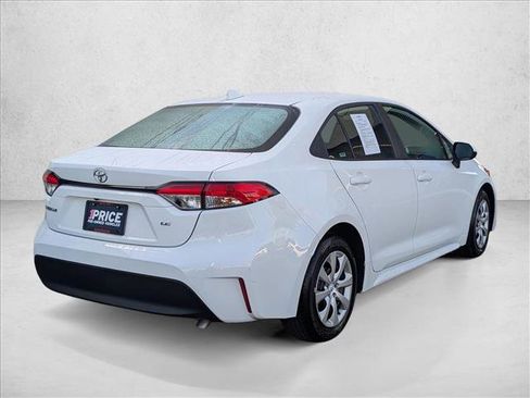 Used 2025 Toyota Corolla LE image 5